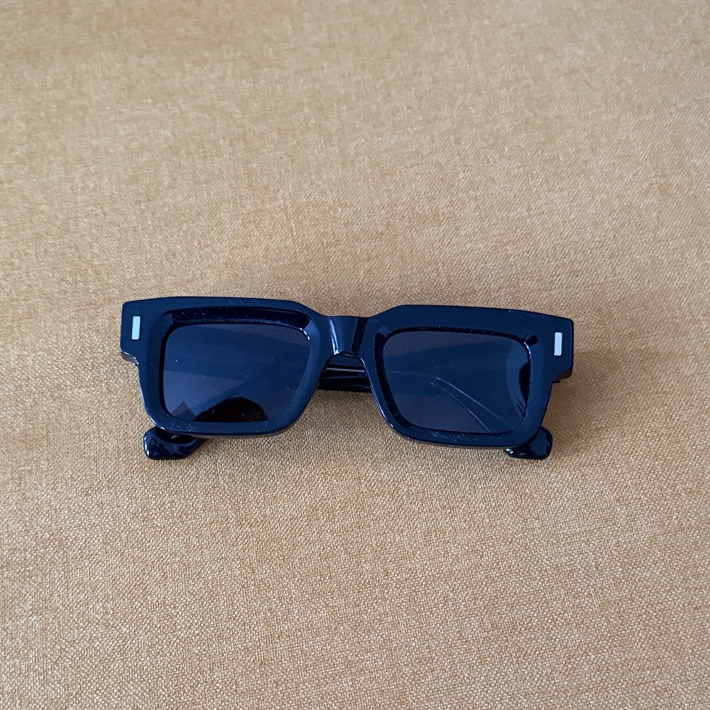 MOSCOT Black Sunglasses